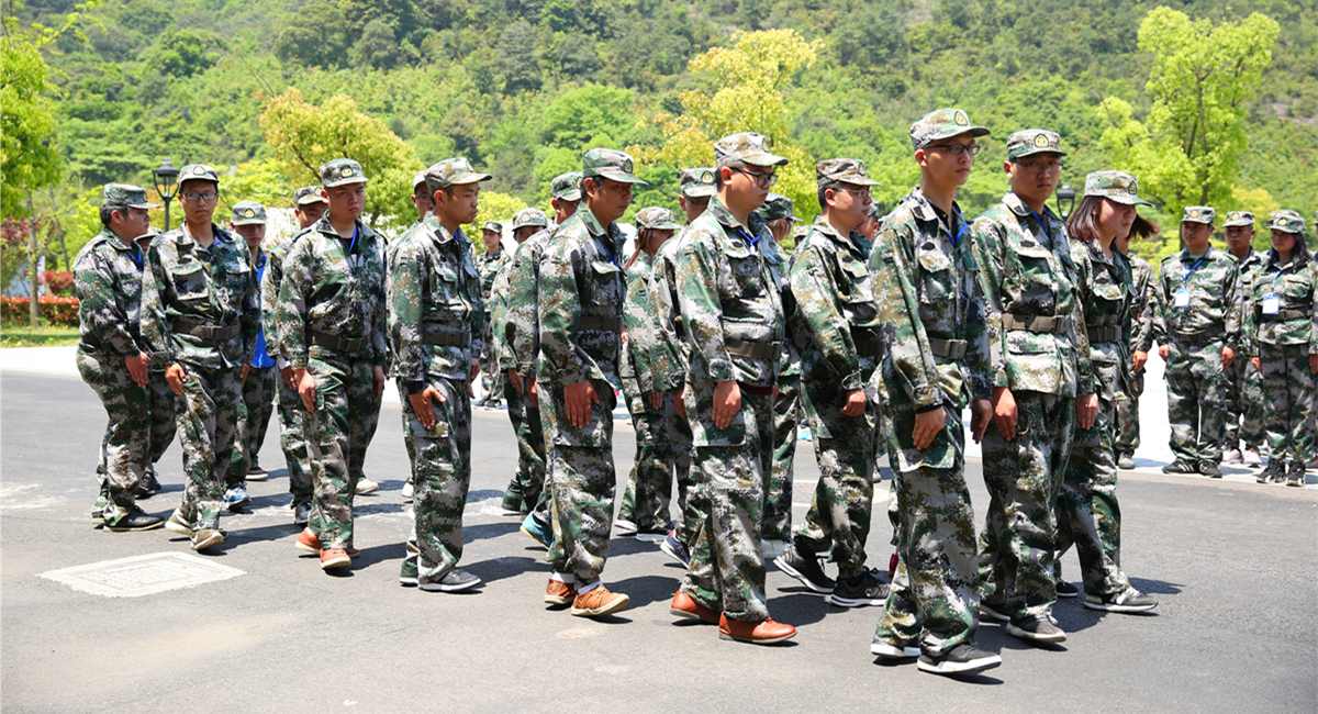 1277星际电子游戏军训，，，，，走进员工的心田