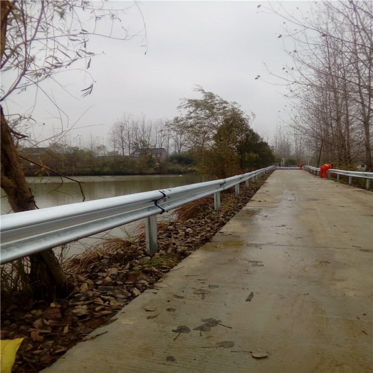 浙江公路护栏几多钱一米？？？？