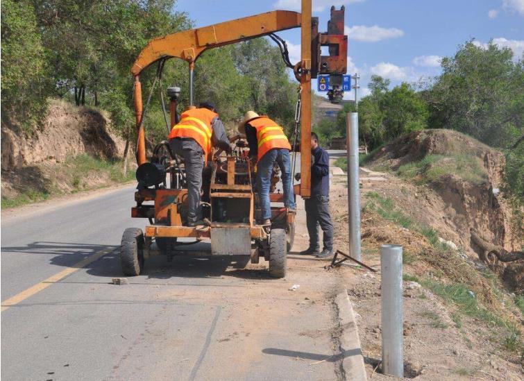波形护栏装置一米人工装置价钱是几多？？？？？